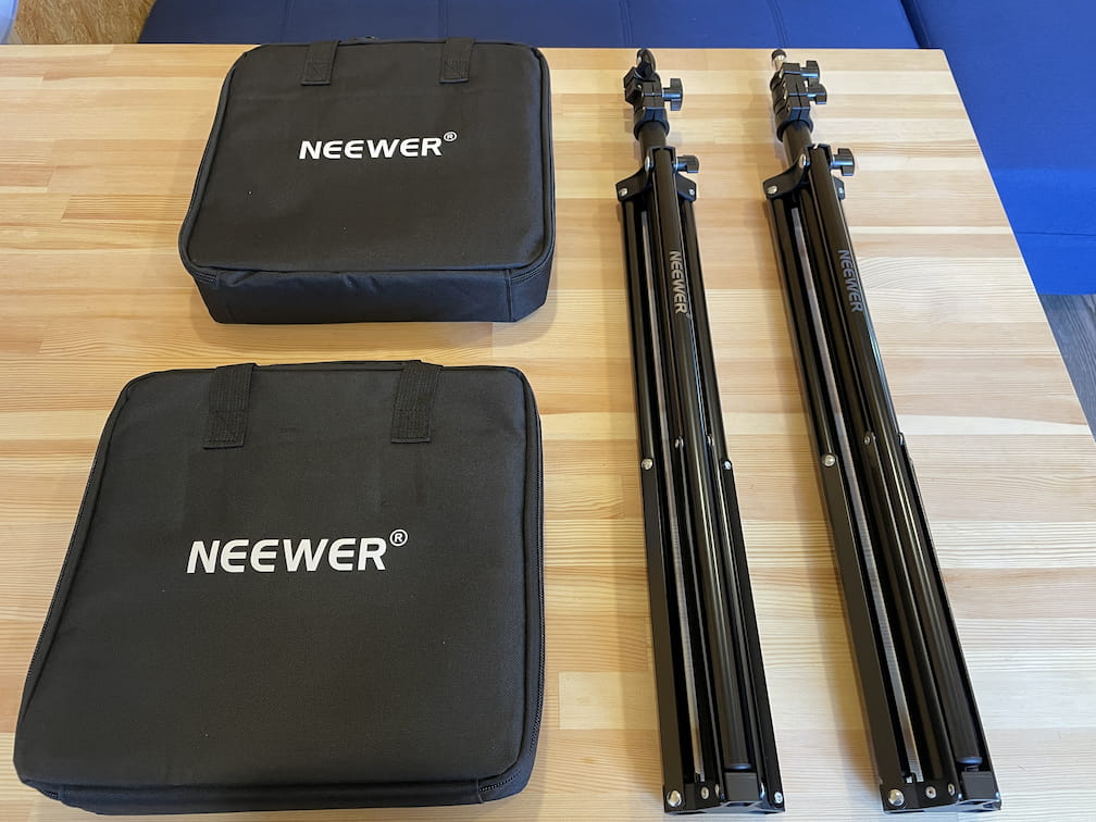 Neewer 2パック LEDビデオライトとスタンドライティングキット 照明（電源コード入り）×2 スタンド×2